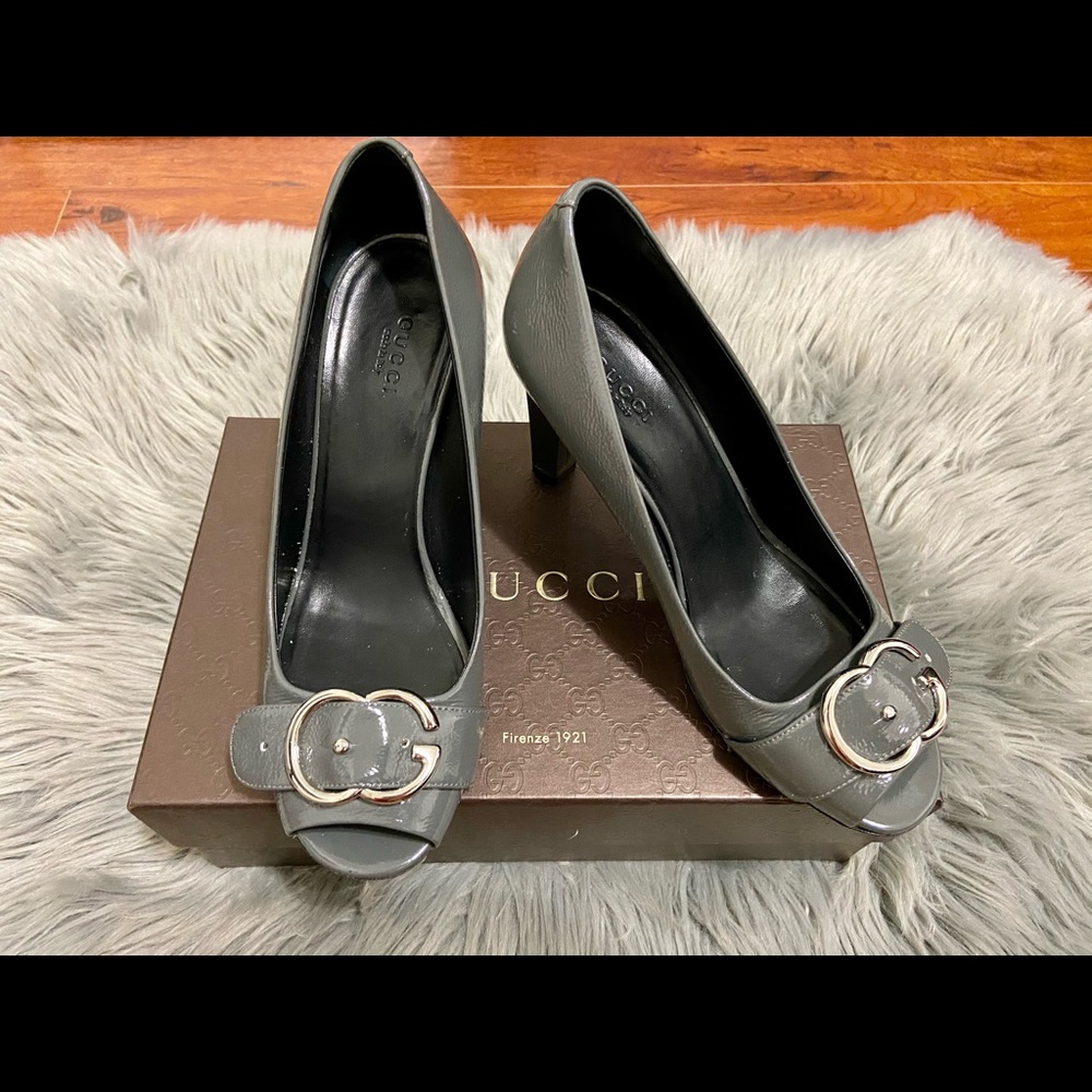Gucci Grey Sachalin Logo Buckle Pumps
